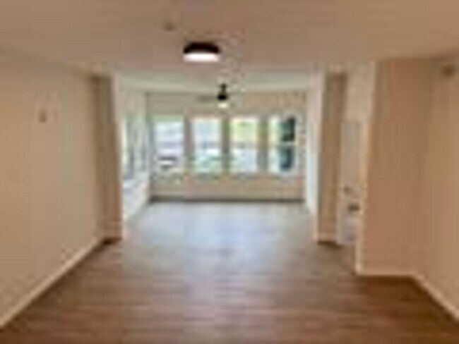 Building Photo - 2801 Chancellorsville Dr