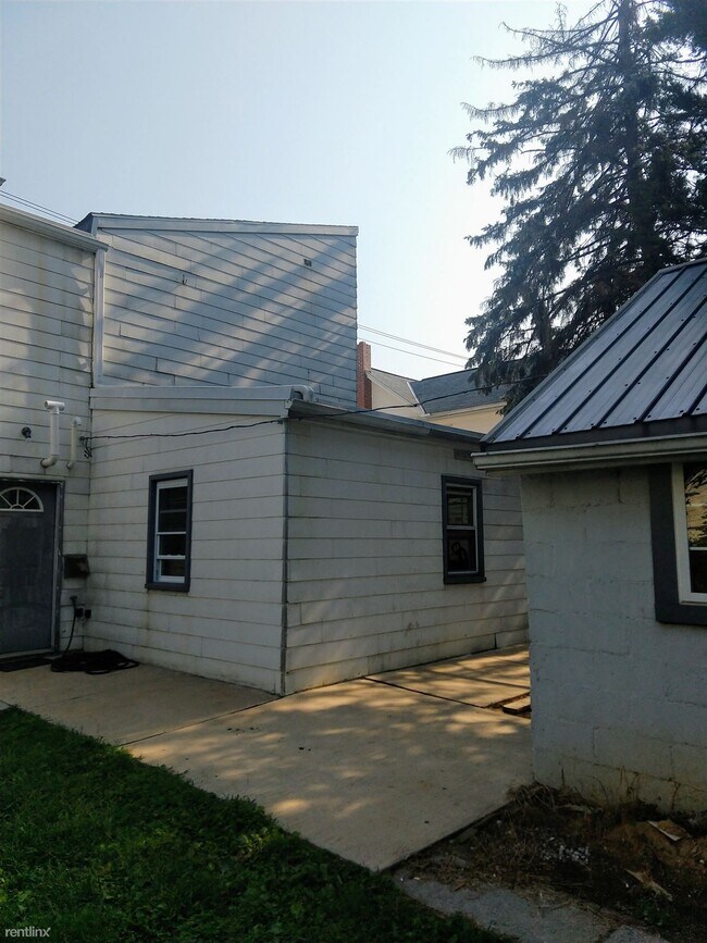 Foto del edificio - 3 br, 1.5 bath Duplex - 44 W Donegal St
