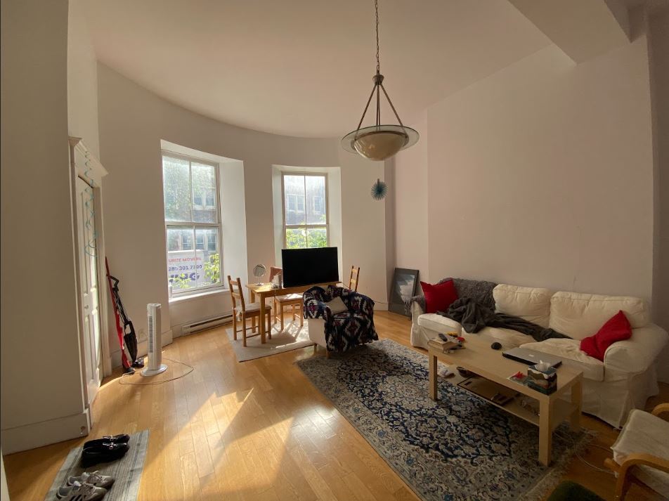 Primary Photo - 3501 Rue University
