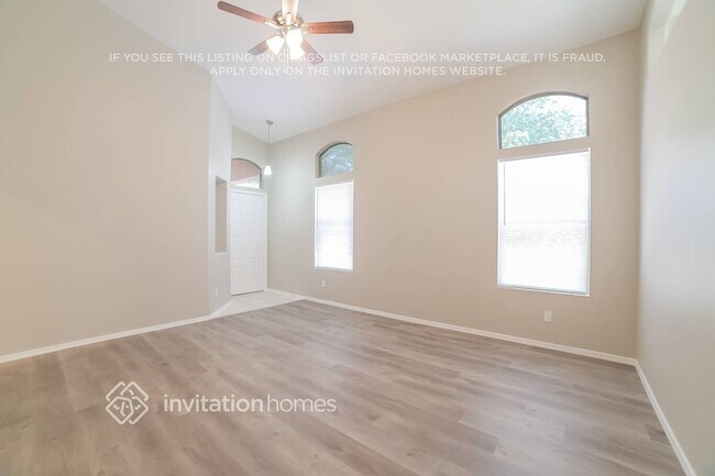 Foto del edificio - 791 E Glenmere Dr