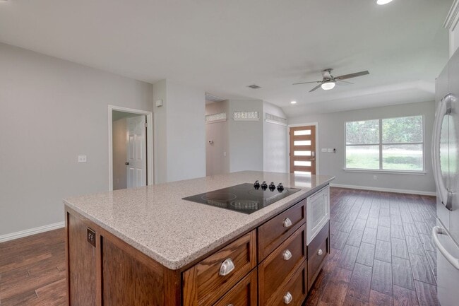 Building Photo - 10114 Thomas Ln