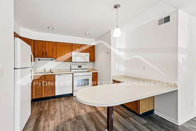Building Photo - Charming Condo with Washer/Dryer and Patio
