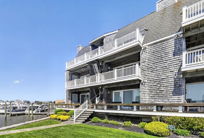 Building Photo - 1401 Harbour Cv S