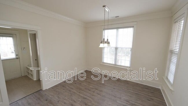 Building Photo - 100 Honeybee Trce