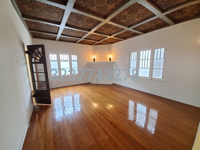 Building Photo - 324 S Cochran Ave