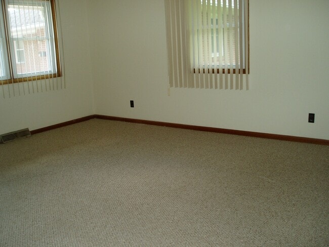 Building Photo - 207 Pfeffer Road, Unit 2 BR