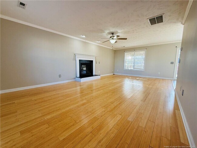 Foto del edificio - 84 Gloucester Ct