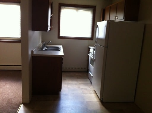 Building Photo - 995 Lynde Dr NE
