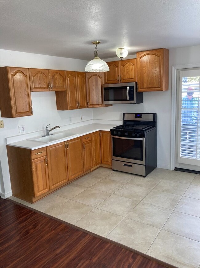 Building Photo - 7627 Cullen St