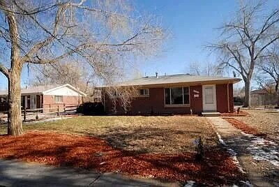 Photo - Available Now!

Fantastic 5br/2ba Remodele... Apartment