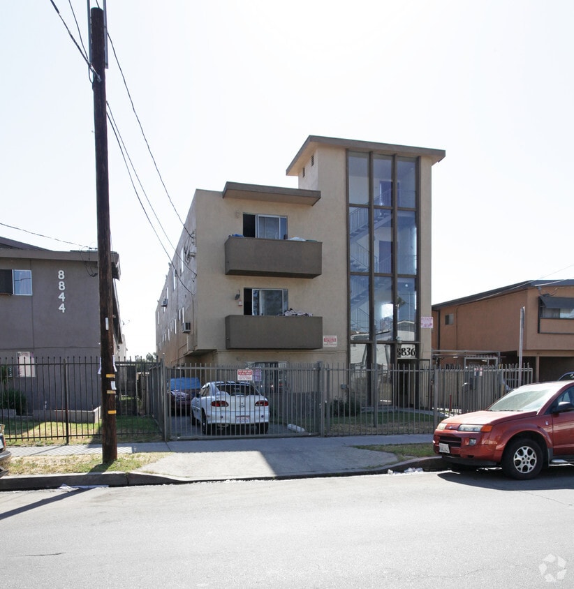 Building Photo - 8836 Tobias Ave