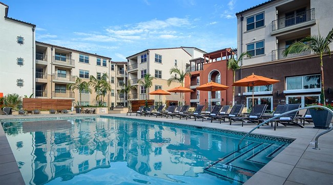 One block from the Aliso Creek Riding & Biking Trail - Reata Oakbrook Village