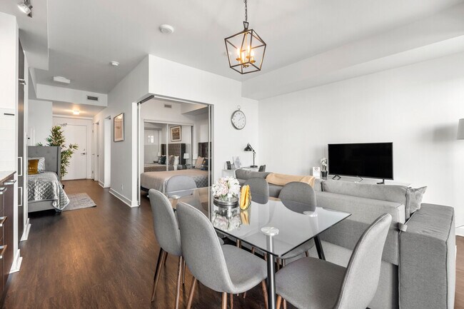 Photo du bâtiment - 65 Bremner Blvd