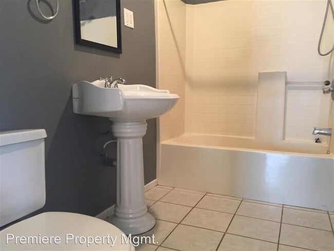 Foto del edificio - 2 br, 1 bath House - 529 South Broadway