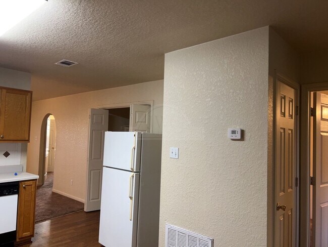 Foto del edificio - 1600 Dugger Cir
