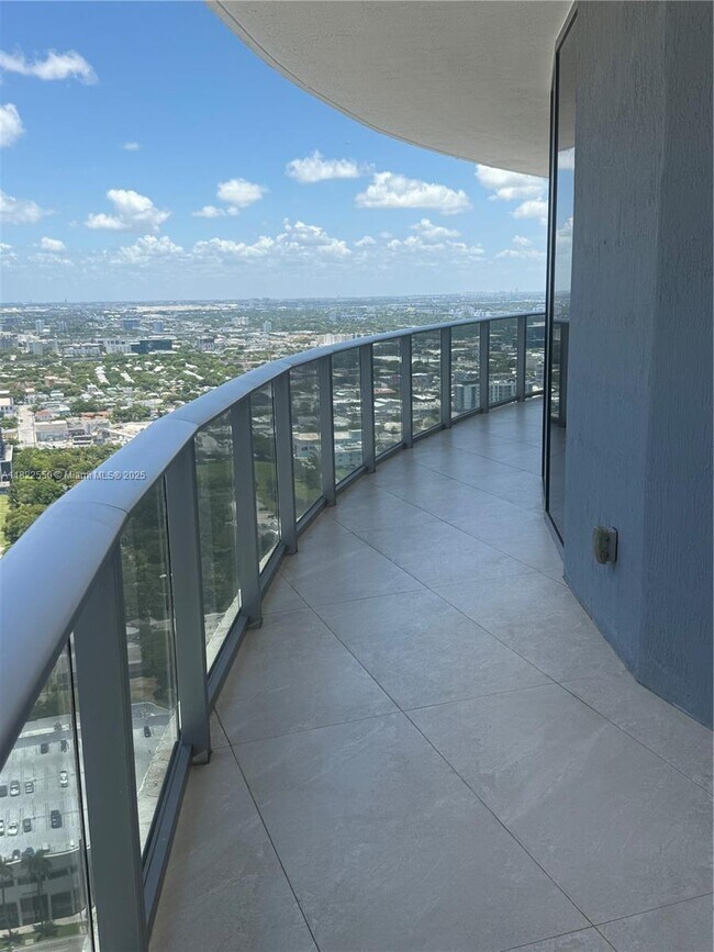 Foto del edificio - 488 NE 18th St