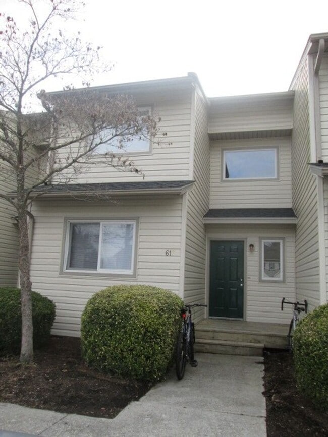 Building Photo - 617 Green St