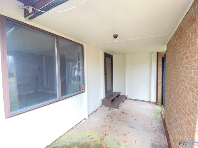 Foto del edificio - 6005 Ellington Rd NW