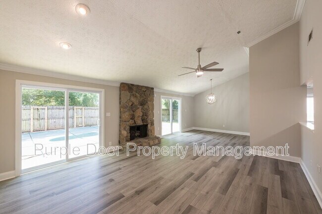 Building Photo - 640 Singing Hills Ct