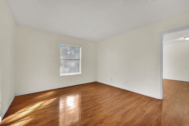 Foto del edificio - Very Nice 2bd/2ba Condo!! Gated Friendly Community w/ Pool!!