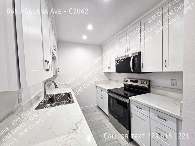 Foto del edificio - 8650 Gulana Ave
