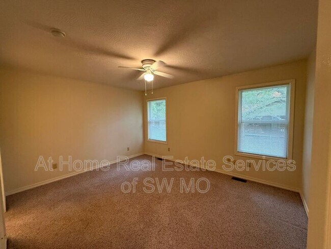 Foto del edificio - 1082 S Elder Ave