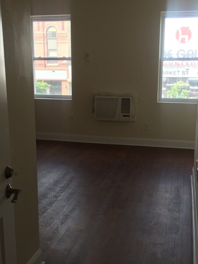 Building Photo - 4026 Market St
