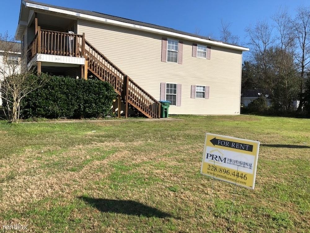 3 br, 2 bath Duplex 2022 22nd St Unit A Townhome Rentals in