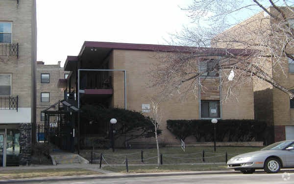 Primary Photo - 7068 N Sheridan Rd