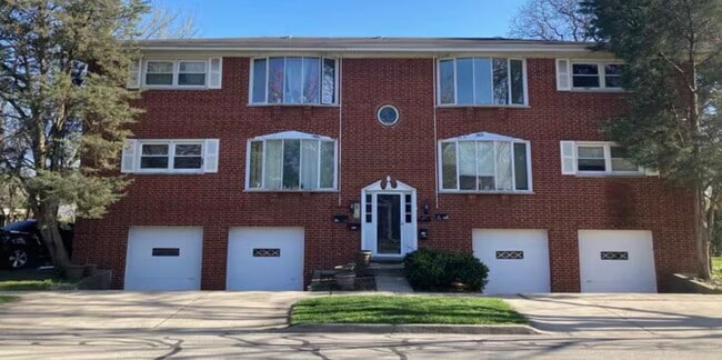 Building Photo - 801 S La Grange Rd