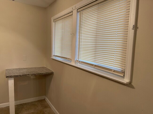 Building Photo - 144 Vernon Dr