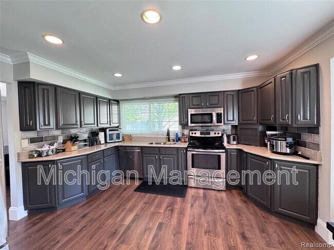 Building Photo - 5203 Forestdale Ct