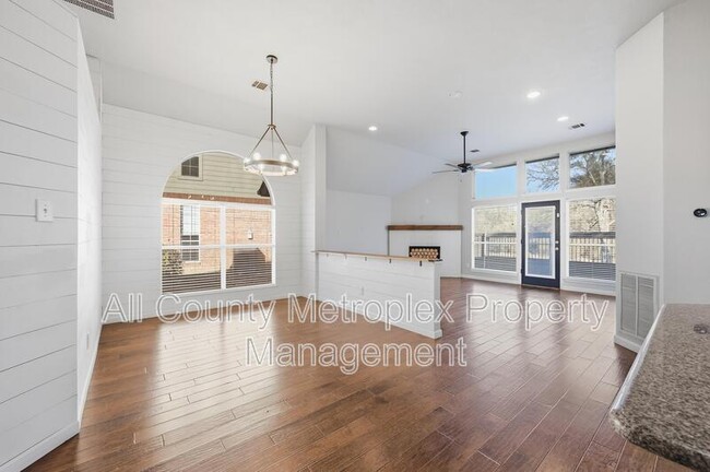 Building Photo - 2024 Brookville Ln