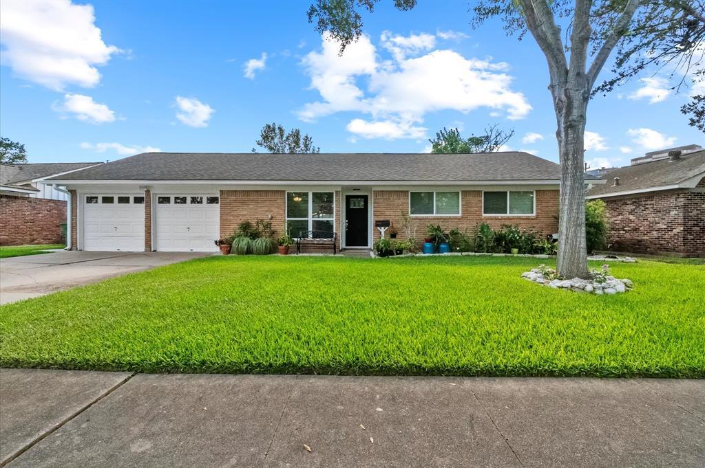 Primary Photo - 7019 Lugary Dr