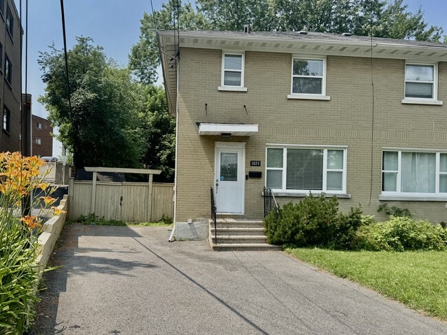 Building Photo - 1024 Panet St