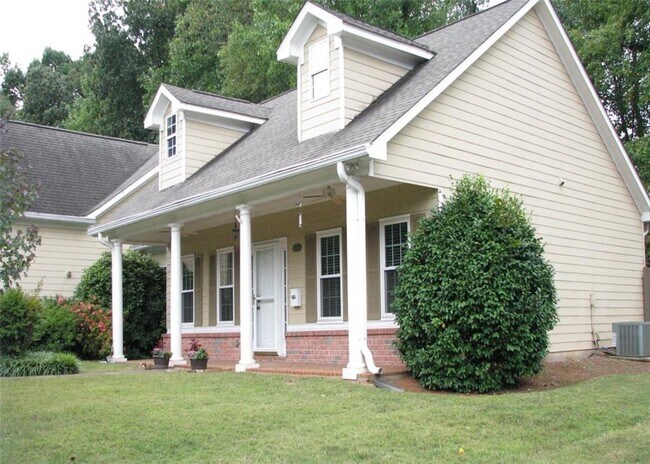 Building Photo - 2318 Talamill Dr NE