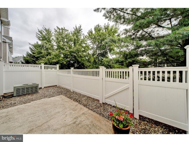 Building Photo - 406 Pebble Creek Ct