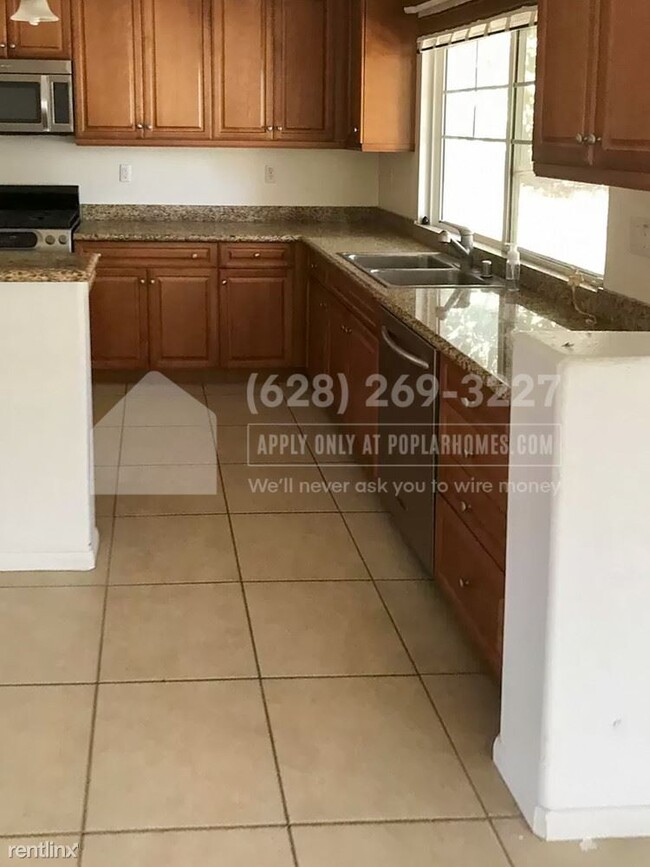 Foto del edificio - 6 br, 3 bath House - 4812 Gregory Rd -