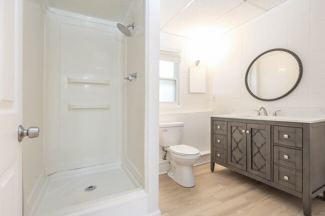 Foto del edificio - 225 Willow Lake Ln