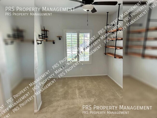 Building Photo - Gorgeous Home with a Den!!!