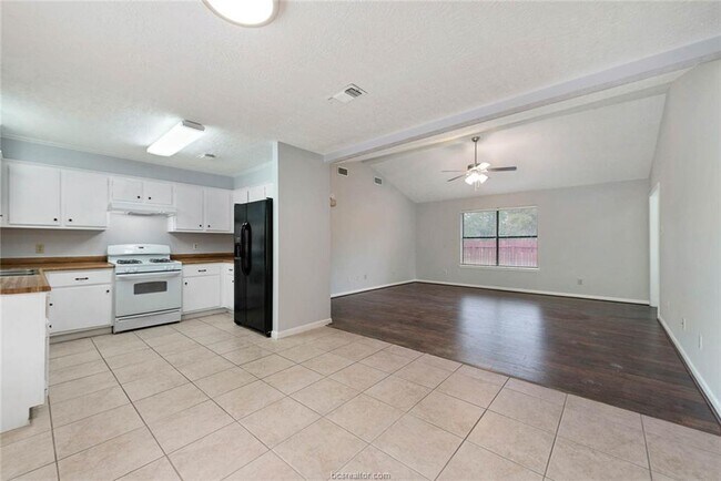 Building Photo - 2705 Echo Glen Cir