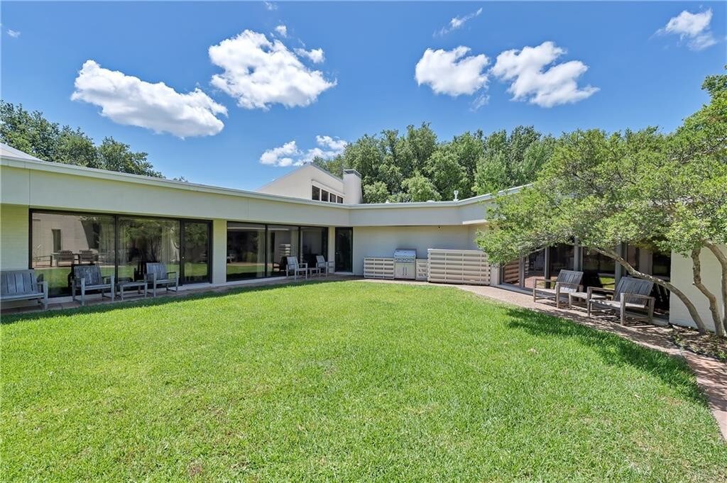Primary Photo - 1420 Shady Oaks Ln