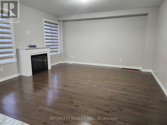 Photo du bâtiment - 6 Keith Monkman Wy