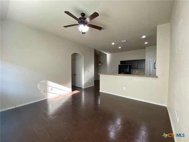 Building Photo - 688 Creekside Cir