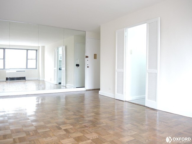 Foto del edificio - 353 E 83rd St