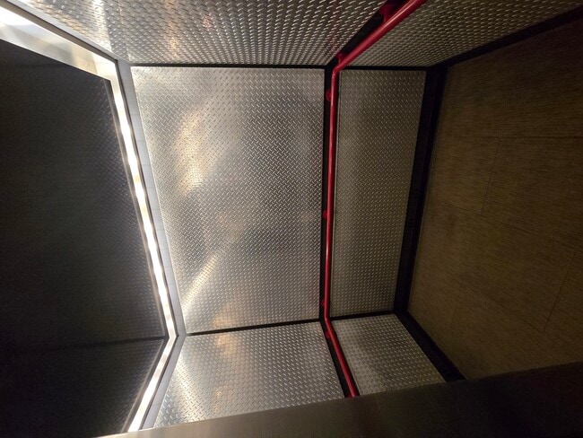 Foto del edificio - 913 W Van Buren St
