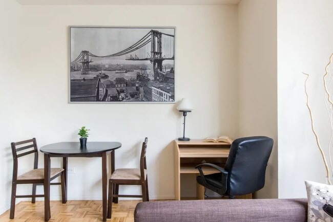 Foto del edificio - 350 W 43rd St