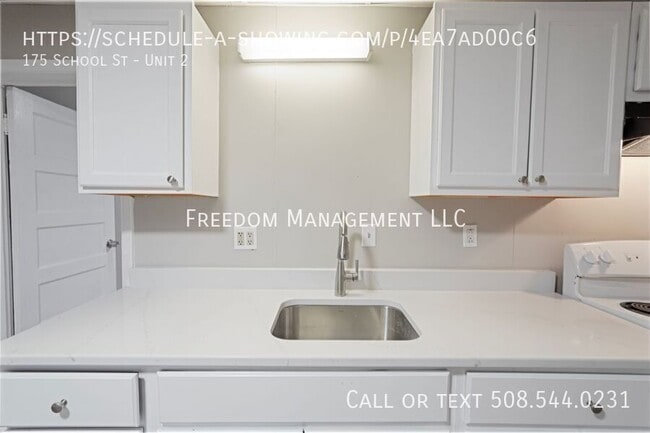 Building Photo - 175 School St