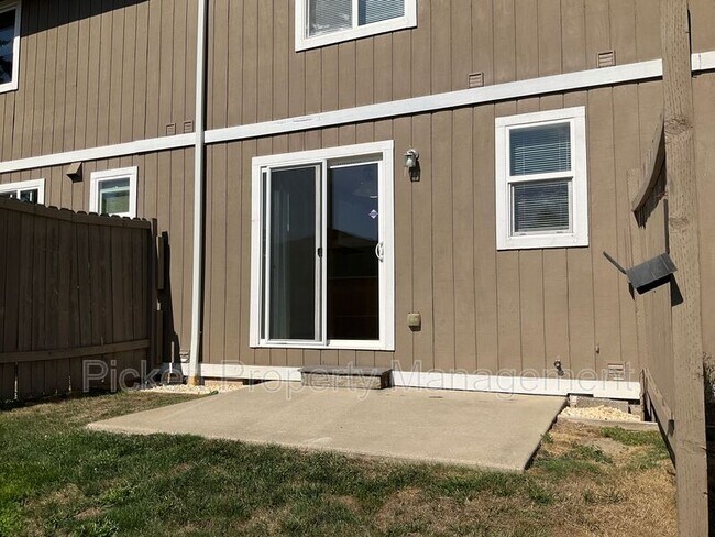 Building Photo - 681 Northpark Ln