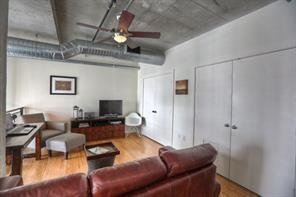 Building Photo - 2000 Bagby St